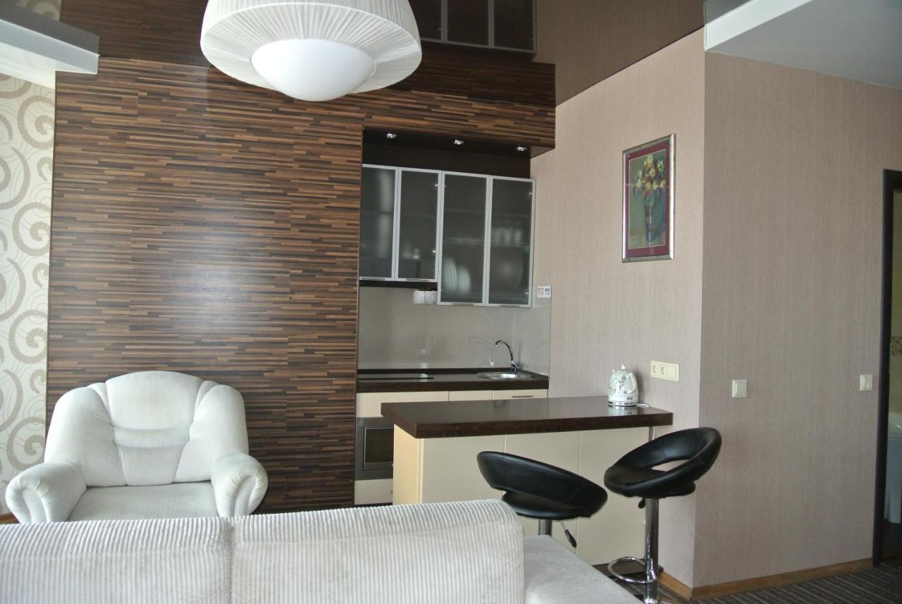 Panoramic view apartment Poznyaky - B&B
