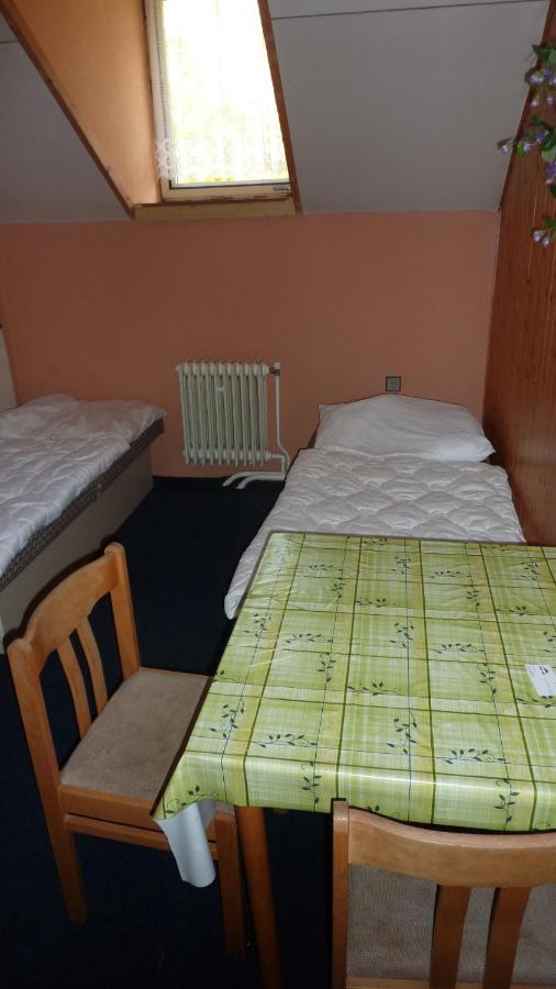 Fünfbettzimmer mit Gemeinschaftsbad