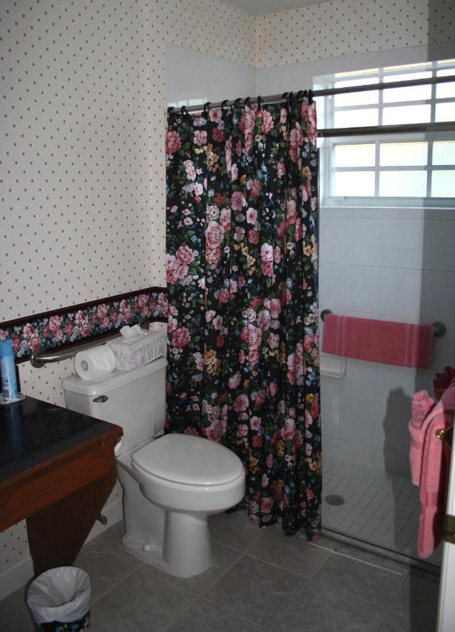 Queen Room - Disability Access Pet Friendly 