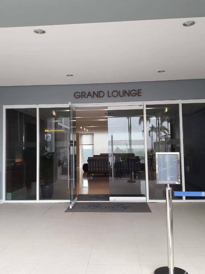 De Luxe, Standard and Studio Suites -The Breeze Residences-close to Airport,Mall of Asia, US Embassy - B&B