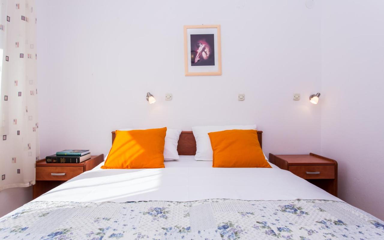Apartamento de 2 dormitorios con balcón