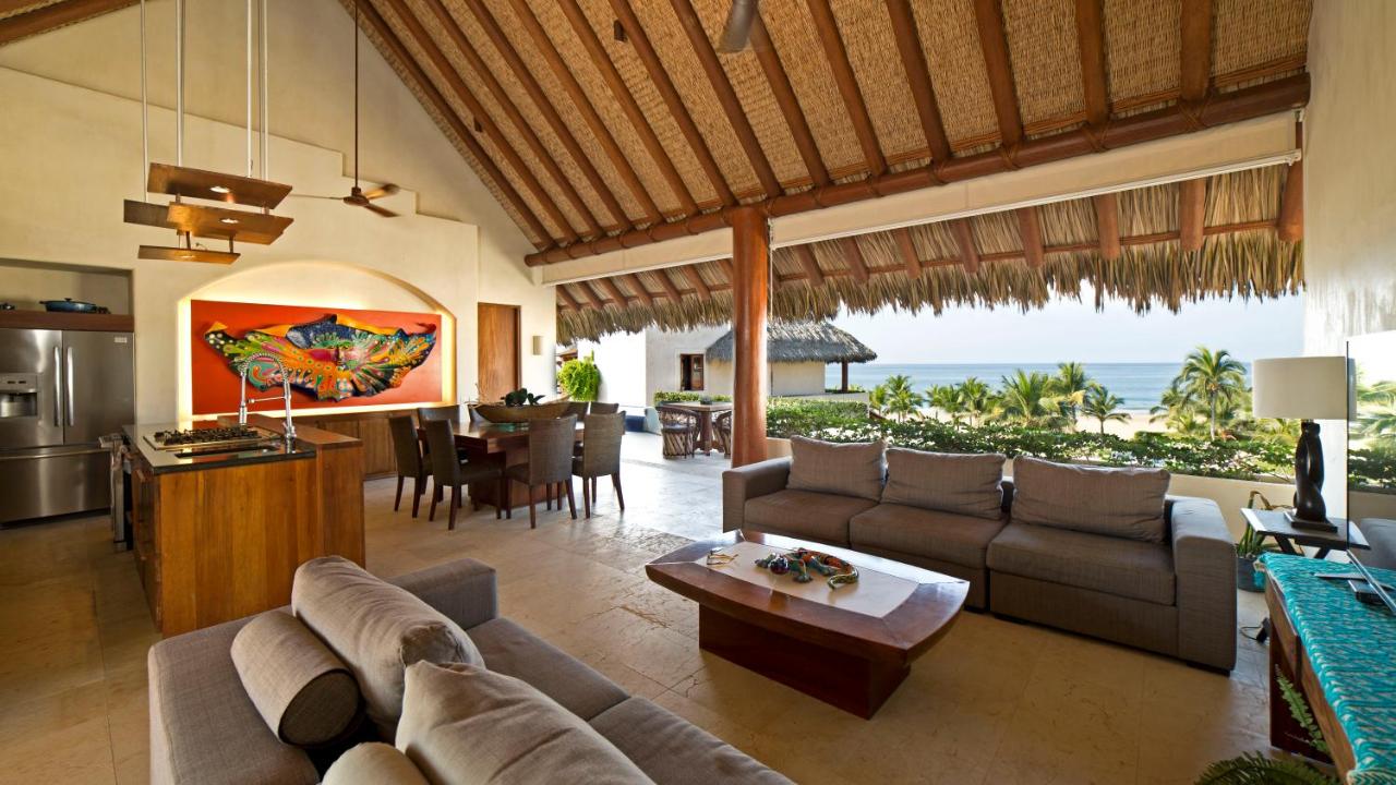 B&B Zihuatanejo - Las Palmas Luxury Villas - Bed and Breakfast Zihuatanejo