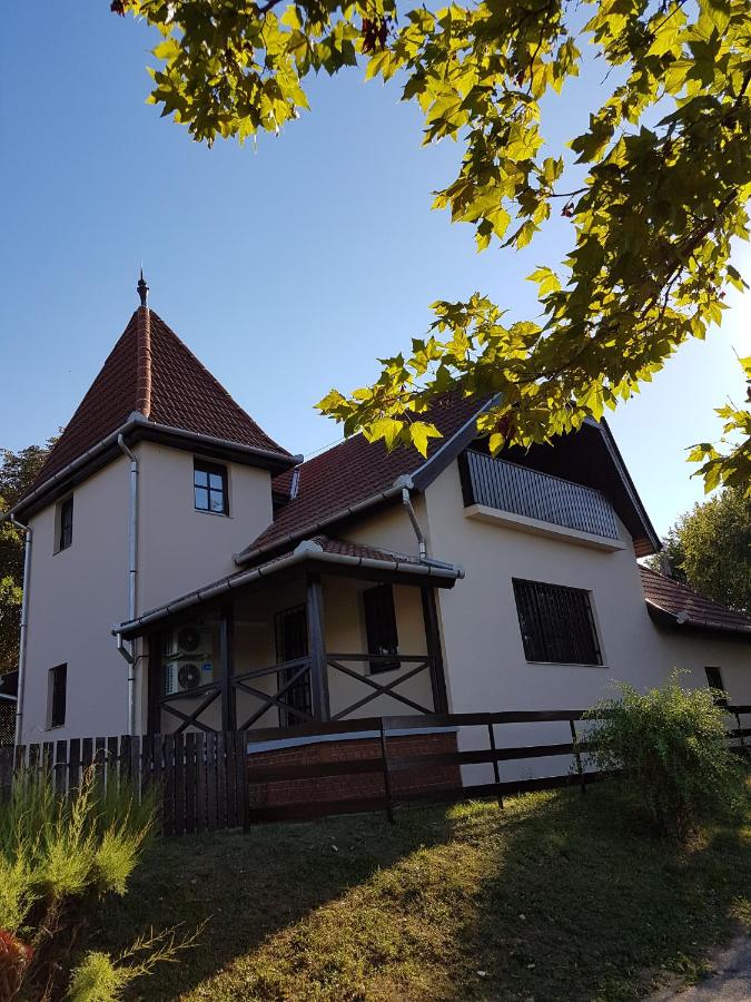 Tó úti Vendégház - B&B