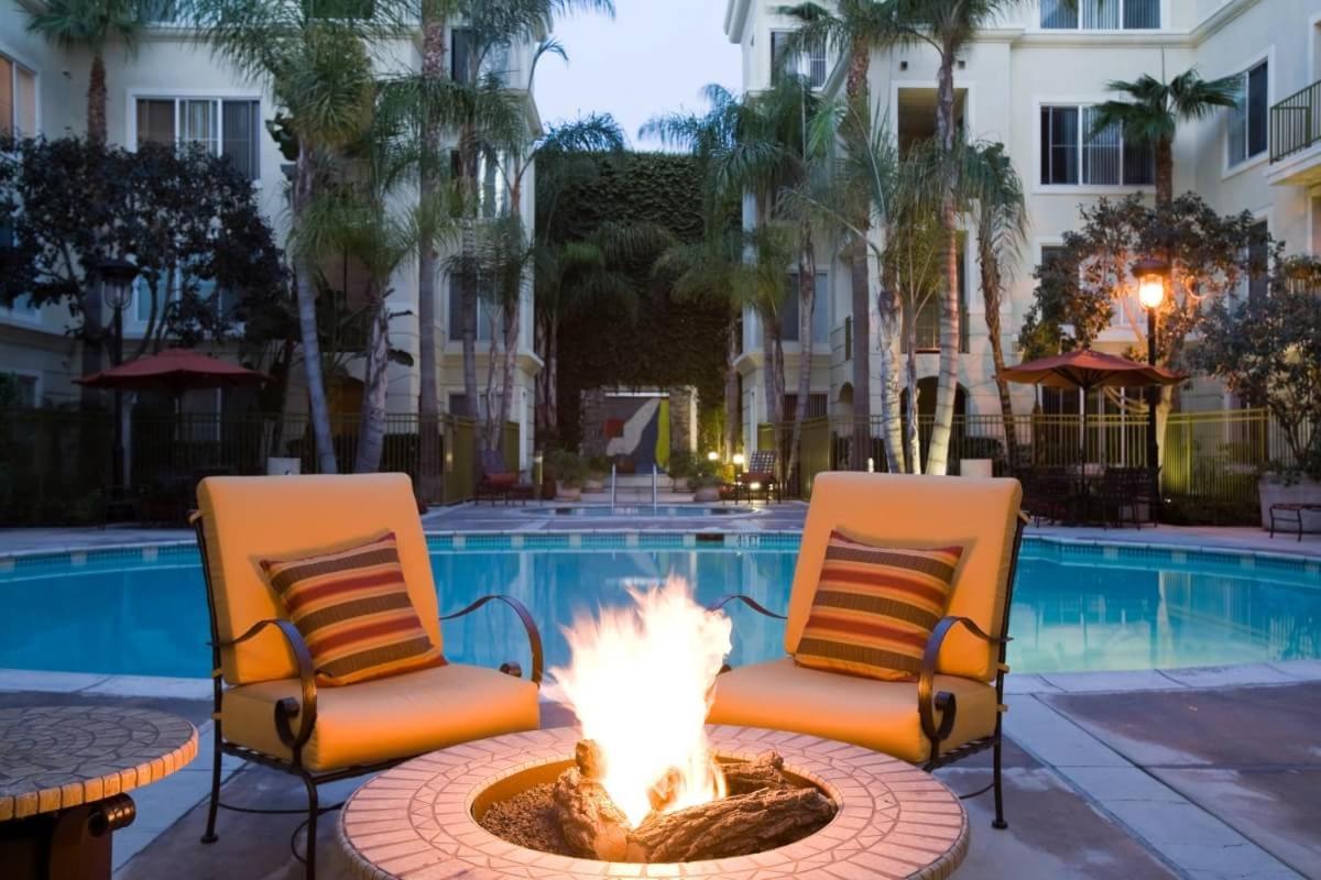 Apartment with Pool View 