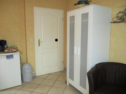 Kleine Tweepersoonskamer met 2 Aparte Bedden