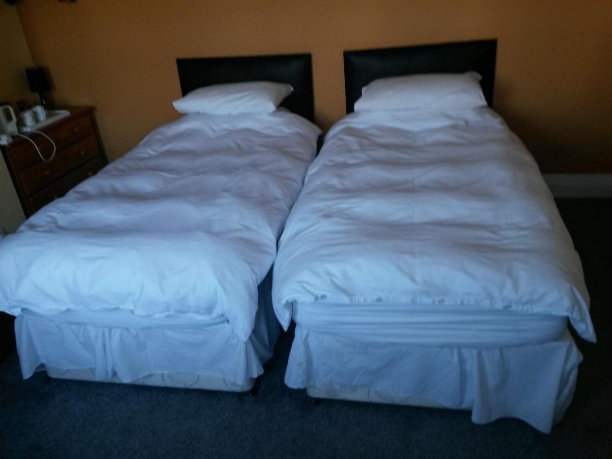 Standard Twin Room with with En-Suite Shower