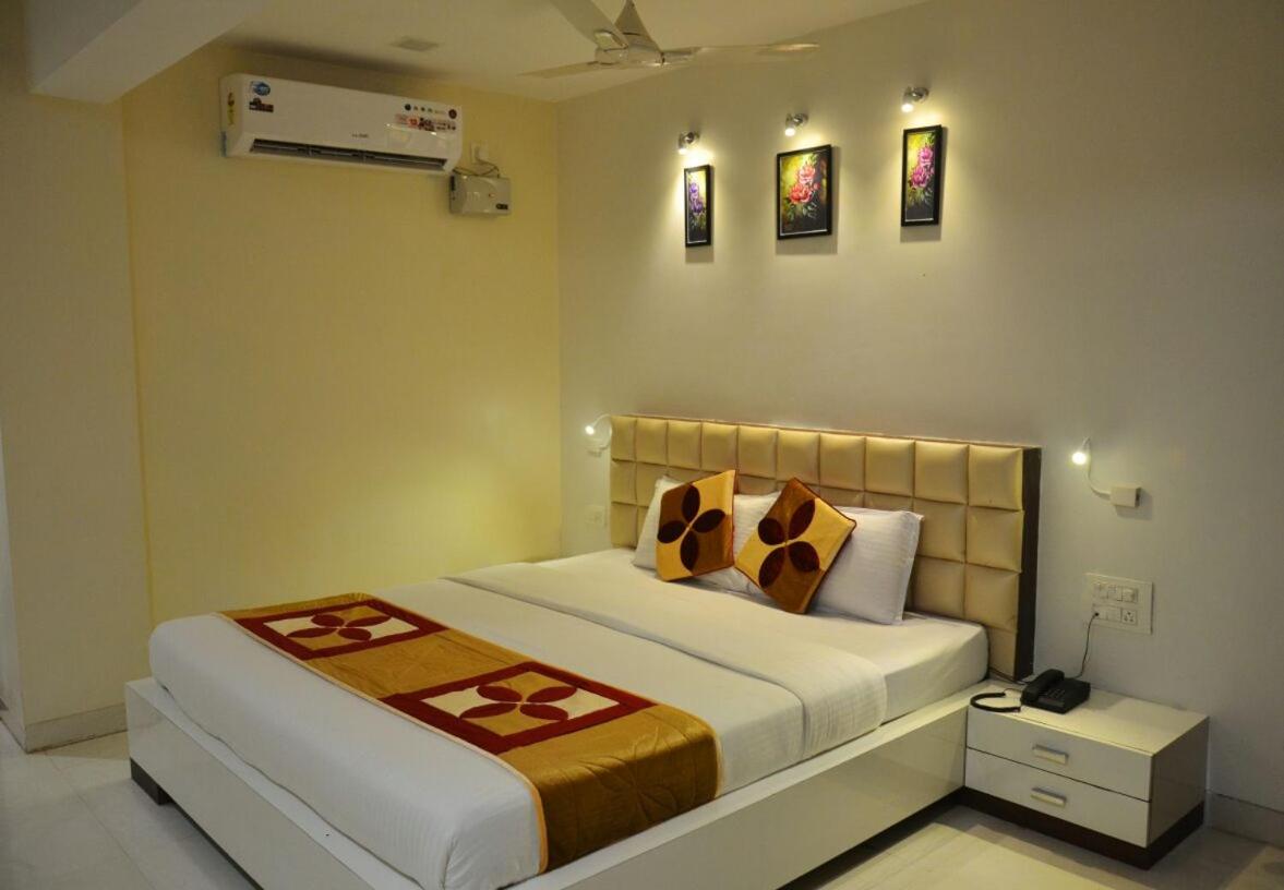 B&B Sohāgpur - Hotel Vatika Inn - Bed and Breakfast Sohāgpur