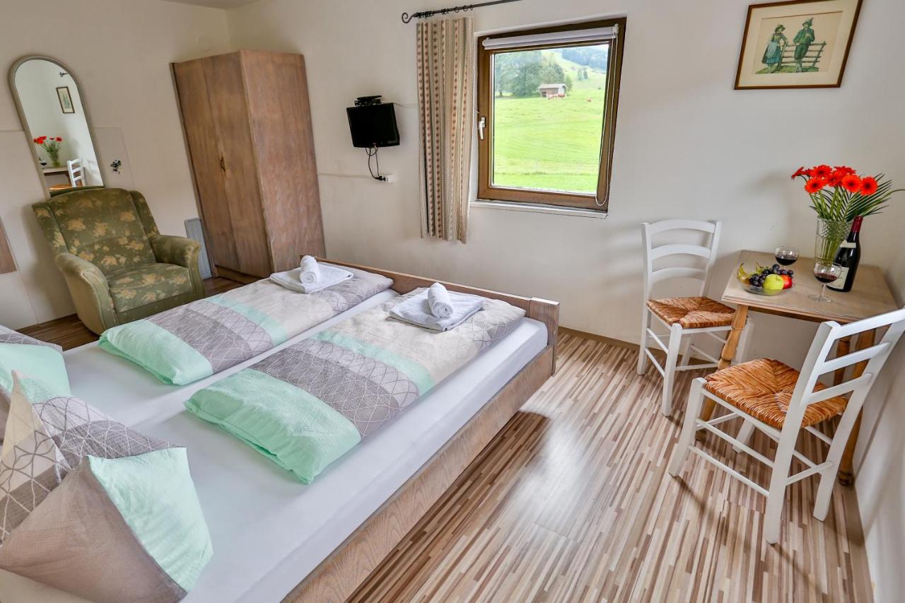 Camera Matrimoniale con Vista Montagna