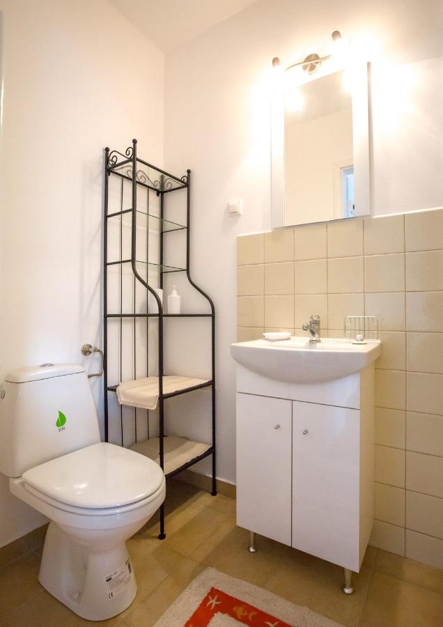 Tweepersoonskamer met 2 Aparte Bedden en Eigen Badkamer