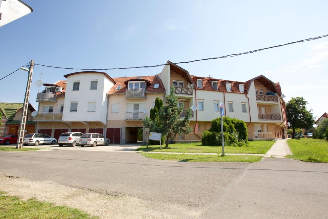 Zoli Apartmanok-Timi Kölcsey 34-36 - B&B