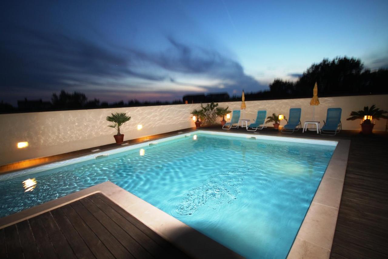 Apartment with Pool View 