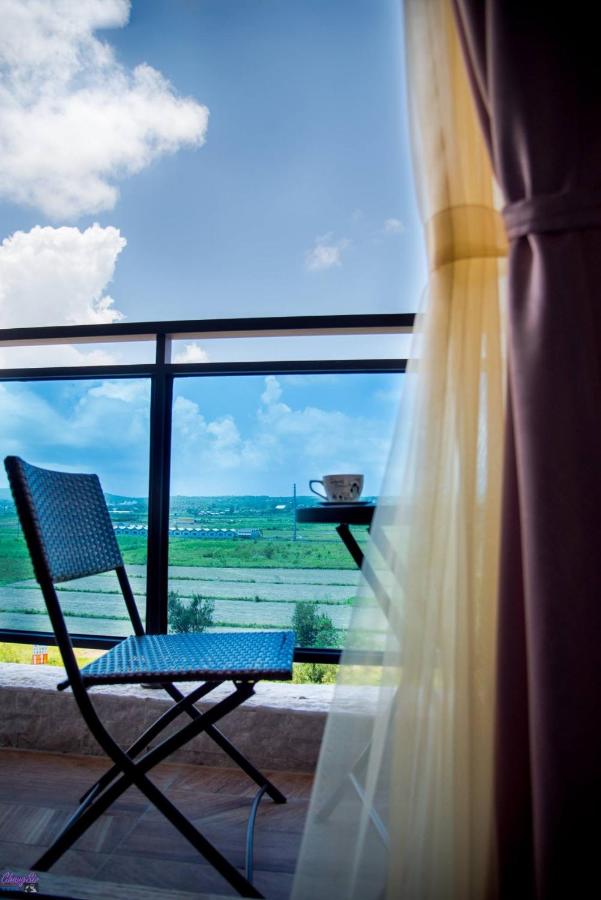 Zimmer mit Queensize-Bett und Balkon