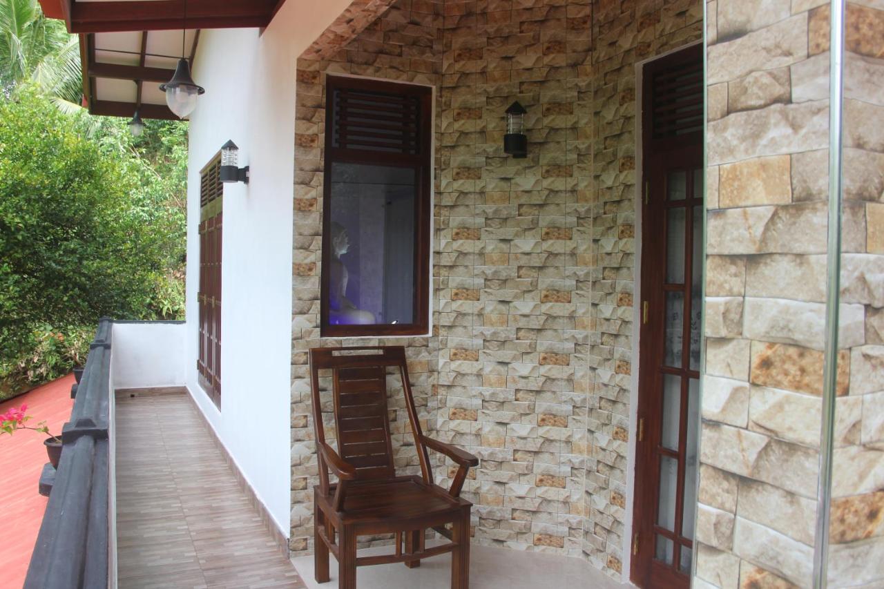 Maneesha Guest House - B&B