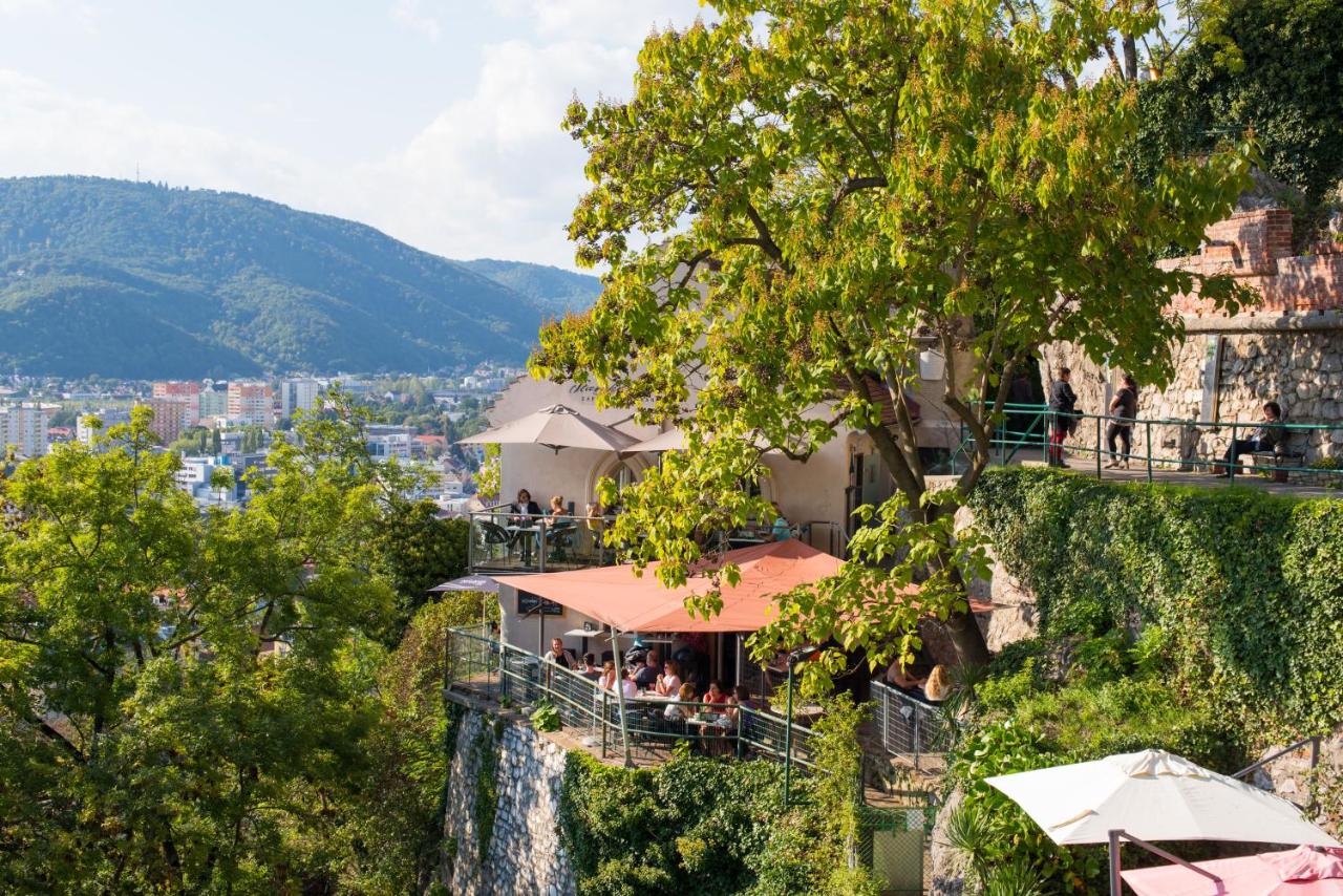 Apartment mit Balkon