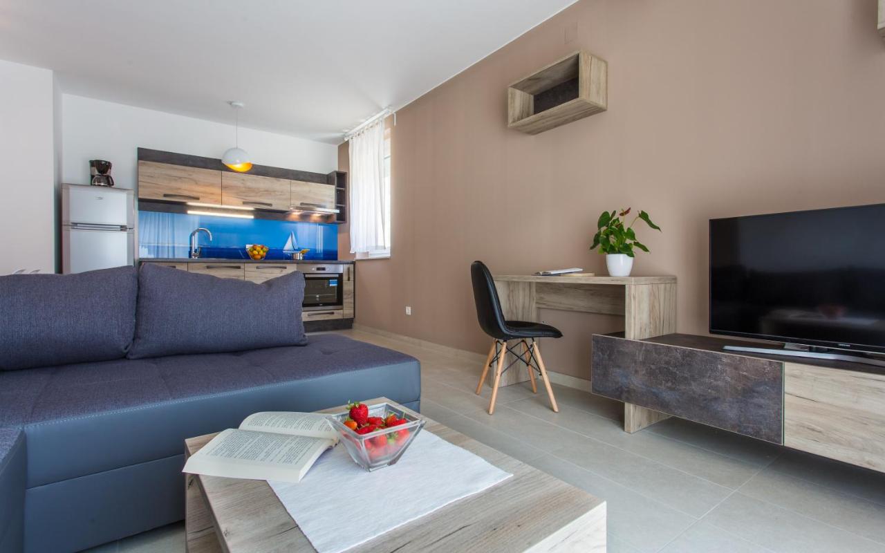 Apartment mit Poolblick