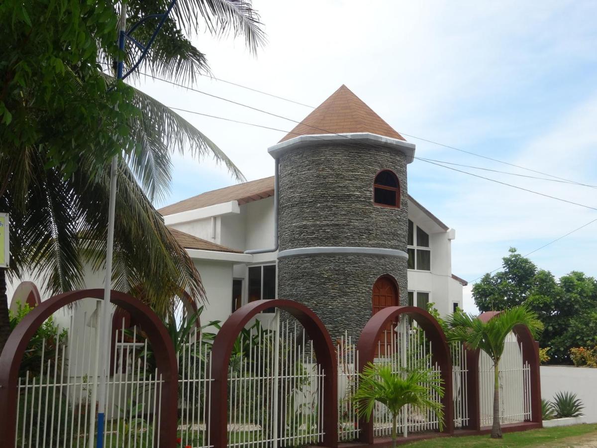 B&B Oslob - House Rapunzel - Bed and Breakfast Oslob