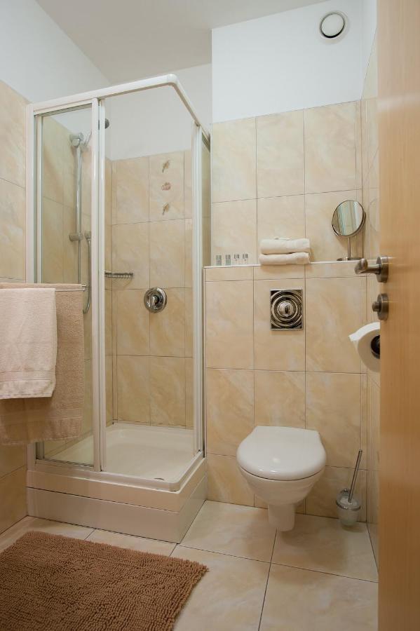 One-Bedroom Apartment with 2 Bathrooms