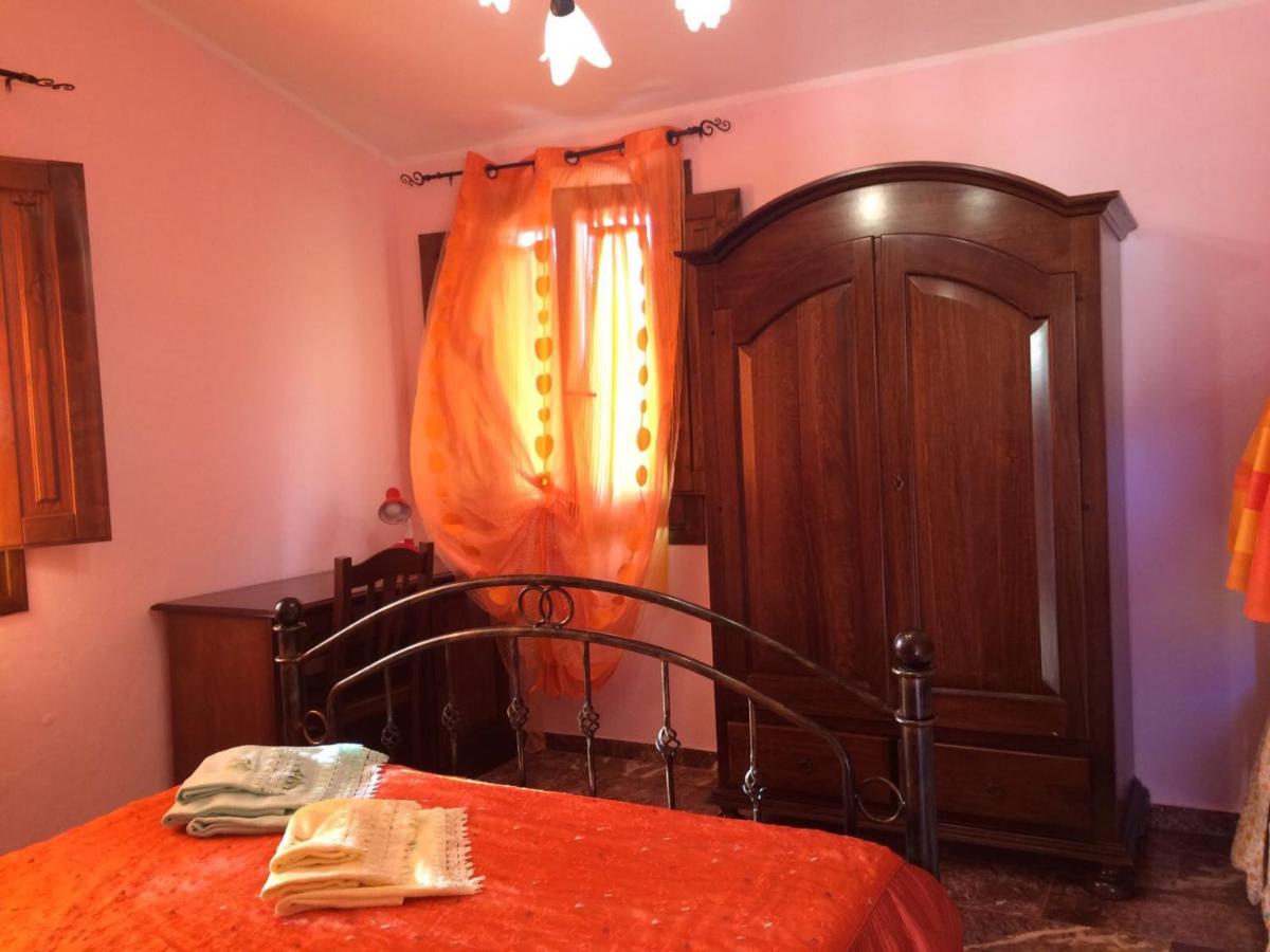 Deluxe Room (2 Adults + 1 Child)