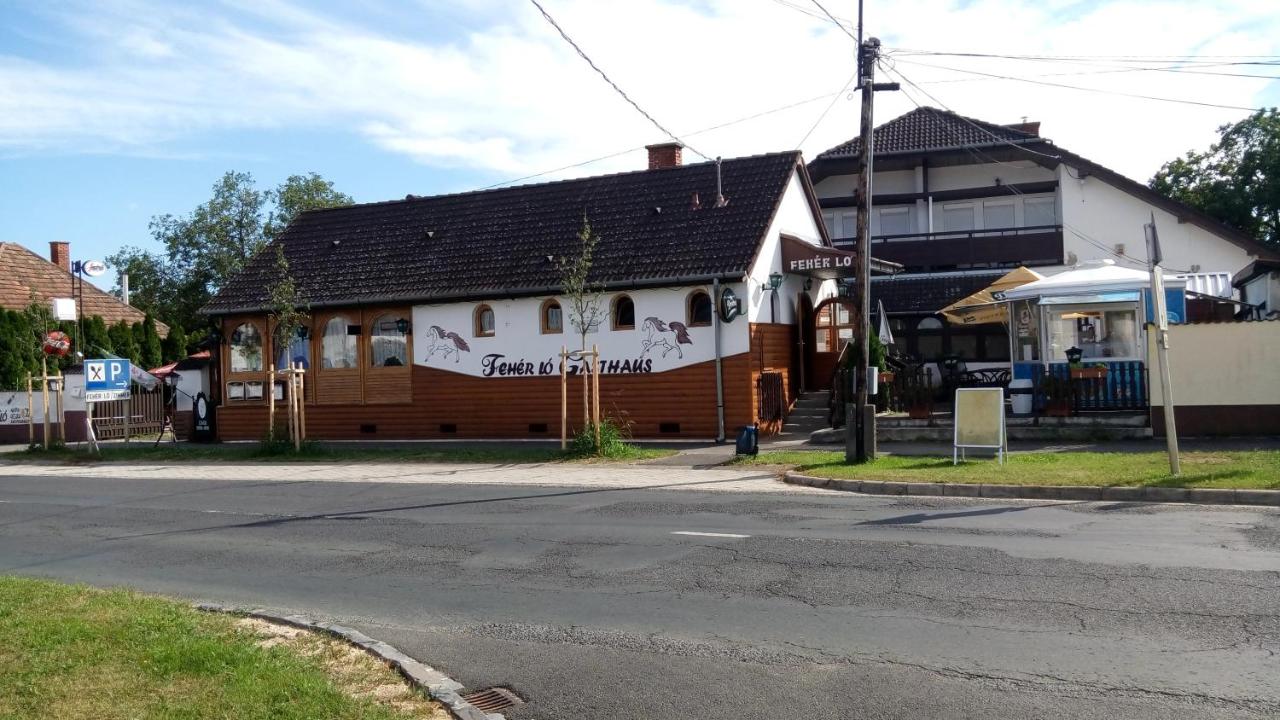 Fehérló Vendégház & Restaurant - B&B Bük