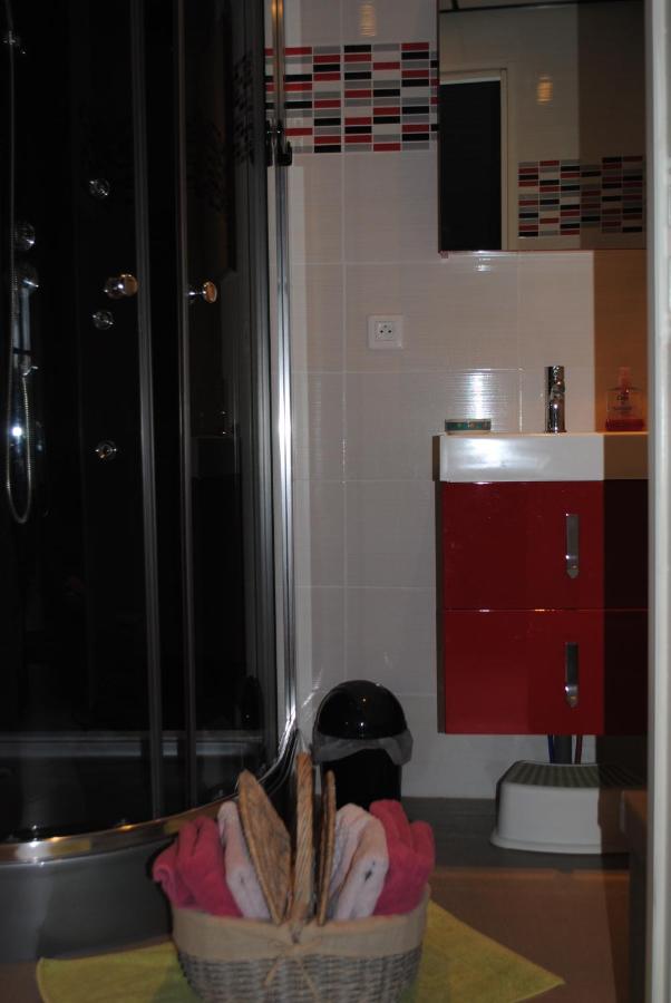 Camera Matrimoniale con Vista Giardino