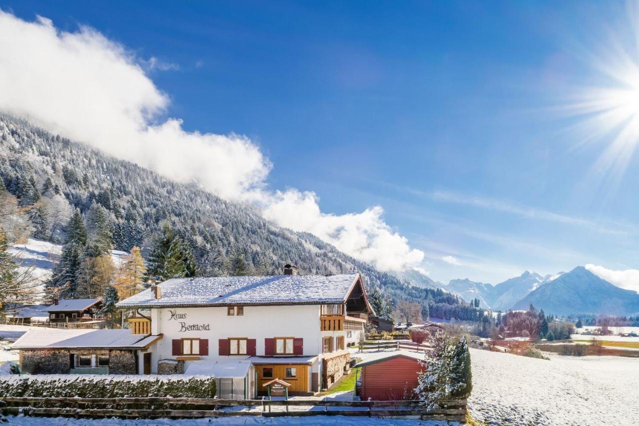 B&B Oberstdorf - "Haus Berktold" - Annehmlichkeiten von 4-Sterne Familien-und Wellnesshotel Viktoria können mitbenutzt werden - Bed and Breakfast Oberstdorf