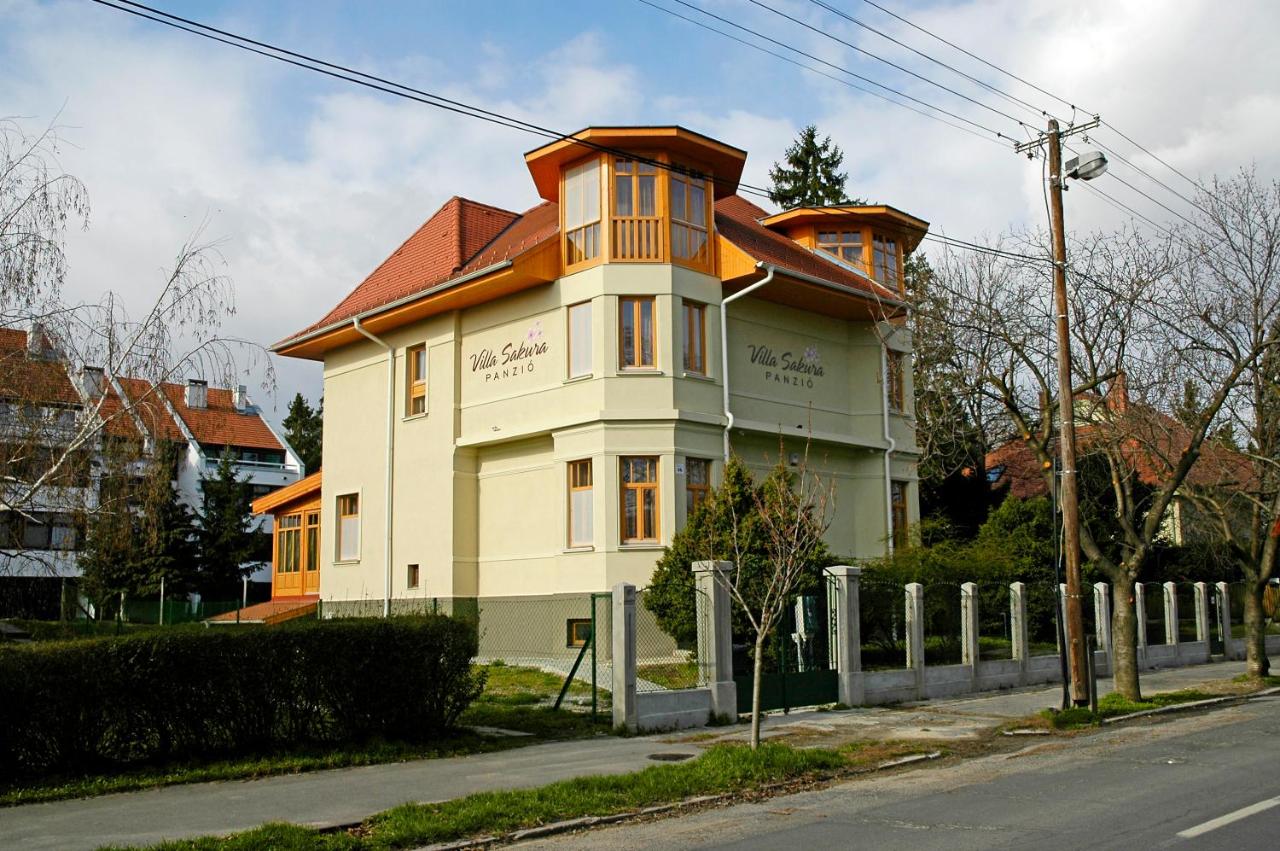 B&B Sopron - Villa Sakura Panzió - Bed and Breakfast Sopron