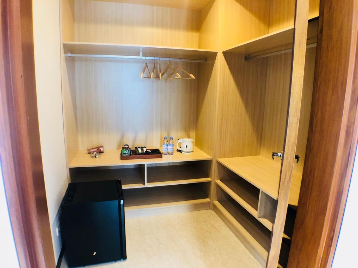 Deluxe Queen Suite with Balcony