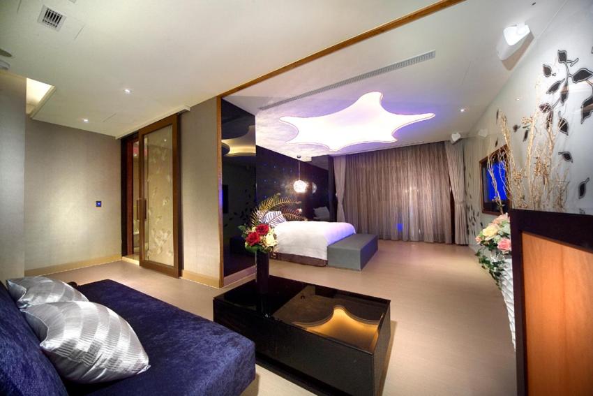 Queen Room with Spa Bath