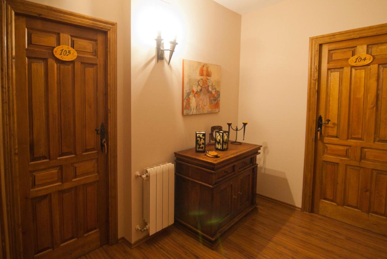 Doppel- oder Zweibettzimmer