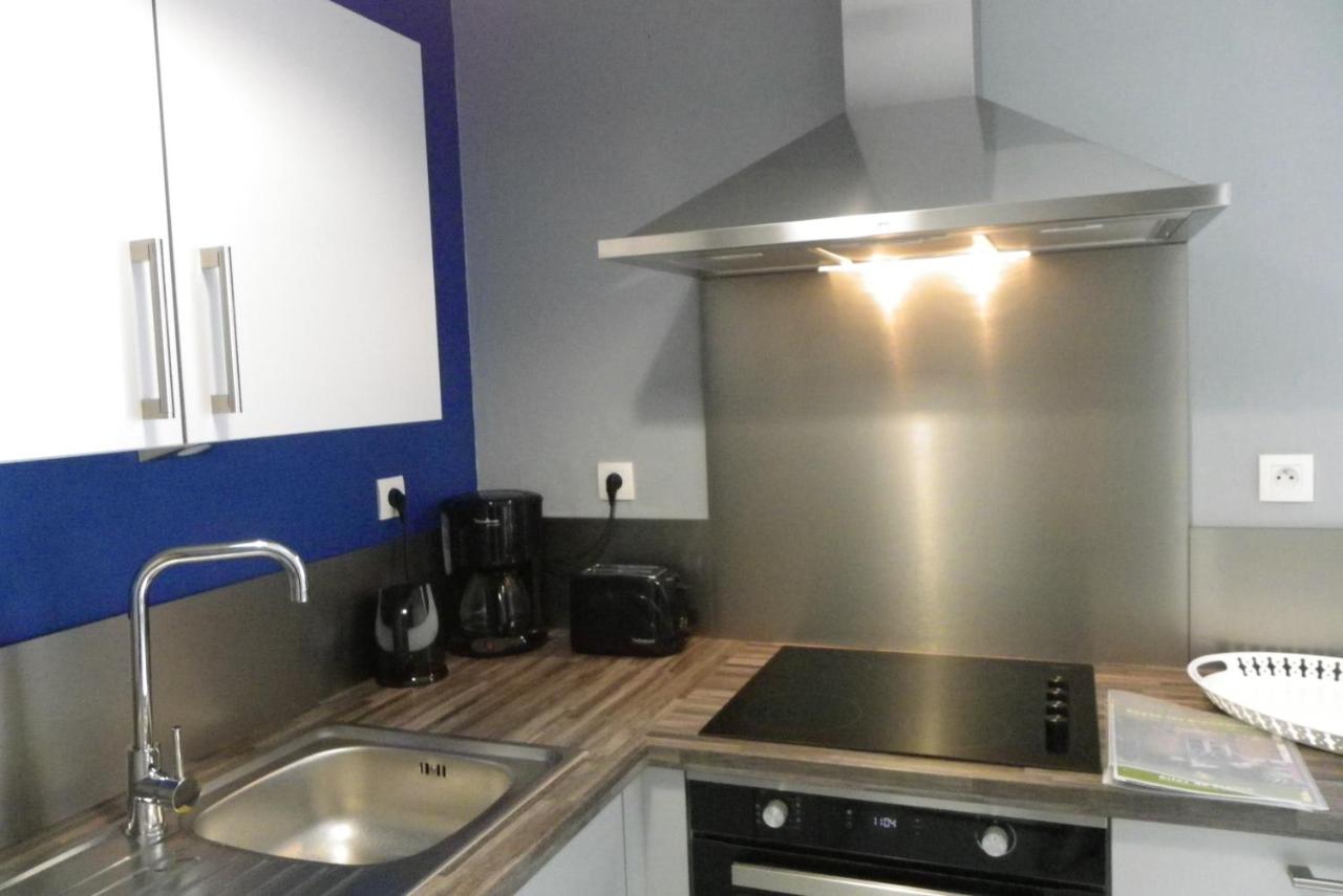 L'ESTRAN, 4 kms des plages, port, GR 34 et 2 h 15 Paris LGV - B&B