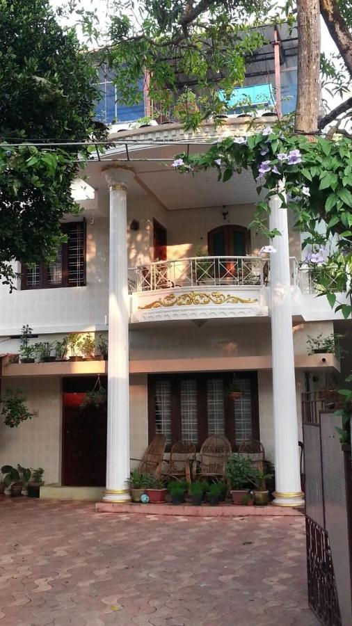 Veda Vihar Homestay & Yoga Centre - B&B Kochi