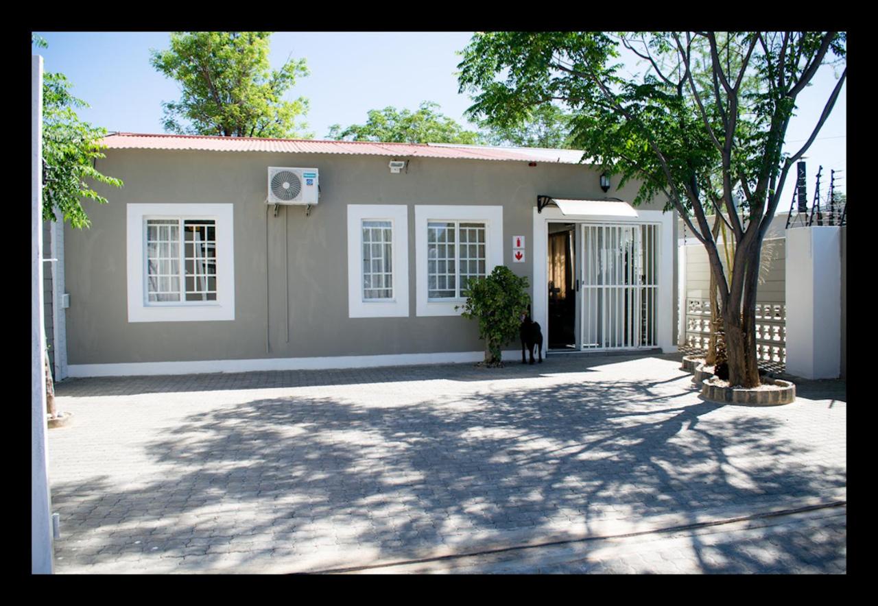 B&B Windhoek - Bateleur Self Catering cc - Bed and Breakfast Windhoek