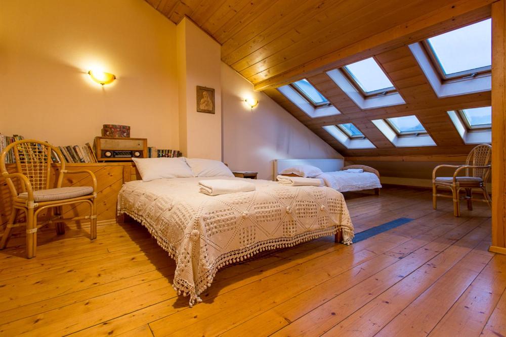 Apartment with Mountain View