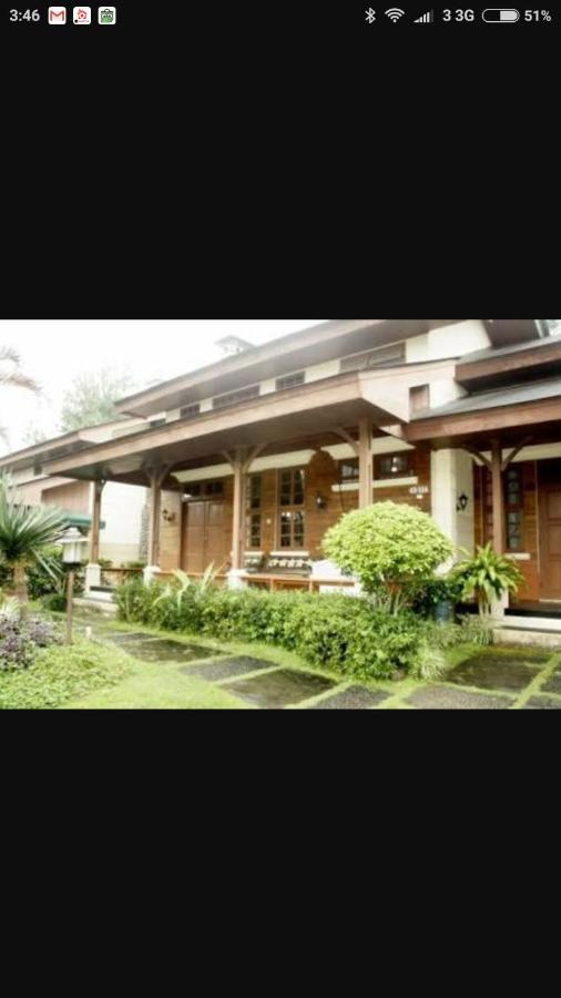 B&B Puncak - Vila Kota Bunga Private Pool - Bed and Breakfast Puncak