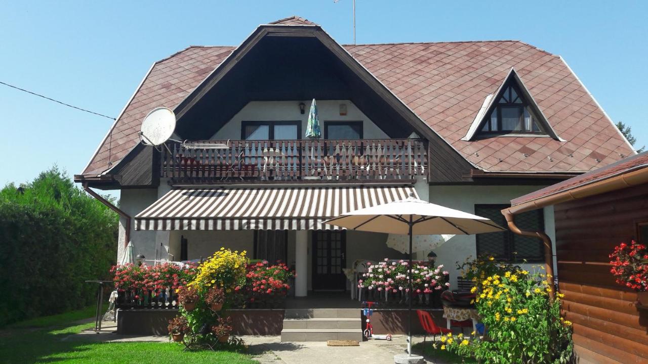 Simon Apartmanház Zamárdi - Ferienwohnung