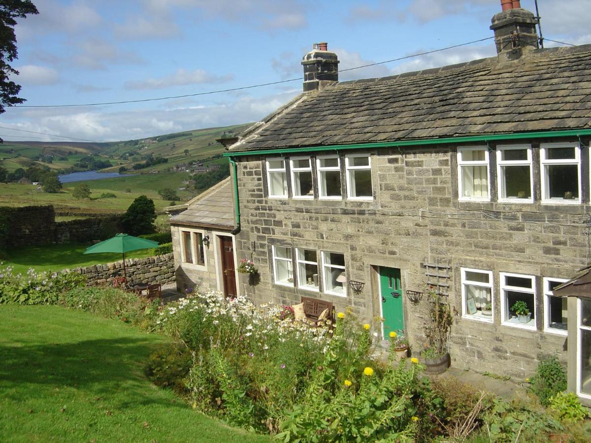 B&B Keighley - Royds Hall Cottage - Bed and Breakfast Keighley