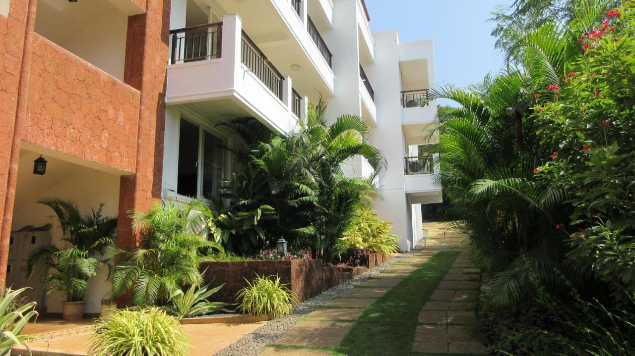 La Mer Apartments - 10 mins Drive to Candolim Beach - 20 mins from Panjim - B&B