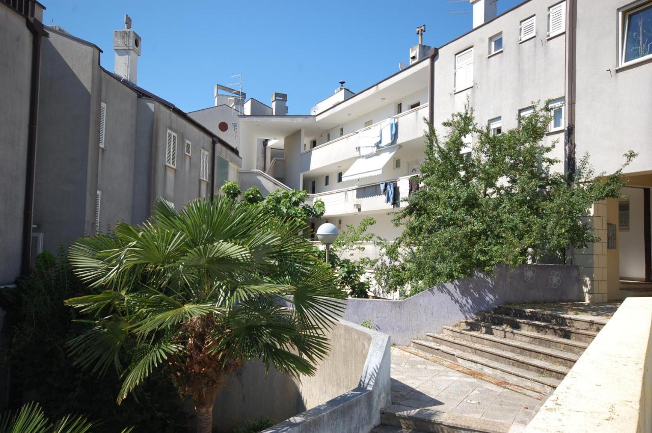 Mezlar Apartment by El-pi Tours - B&B