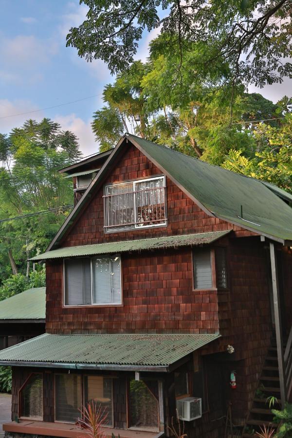 Hale Maluhia Country Inn - Bed and Breakfast