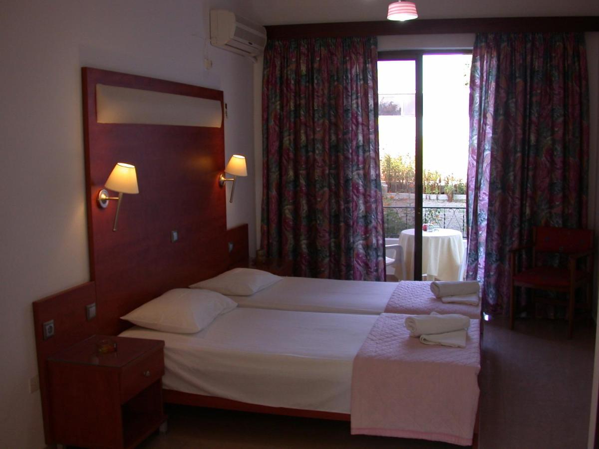 Studio (2 Adults)