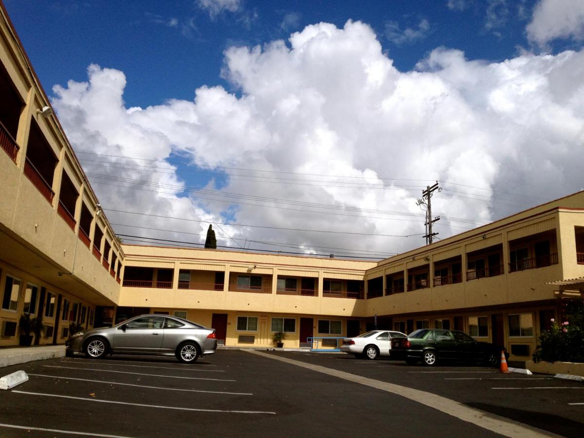 Harvey's Motel SDSU La Mesa San Diego - Bed and Breakfast
