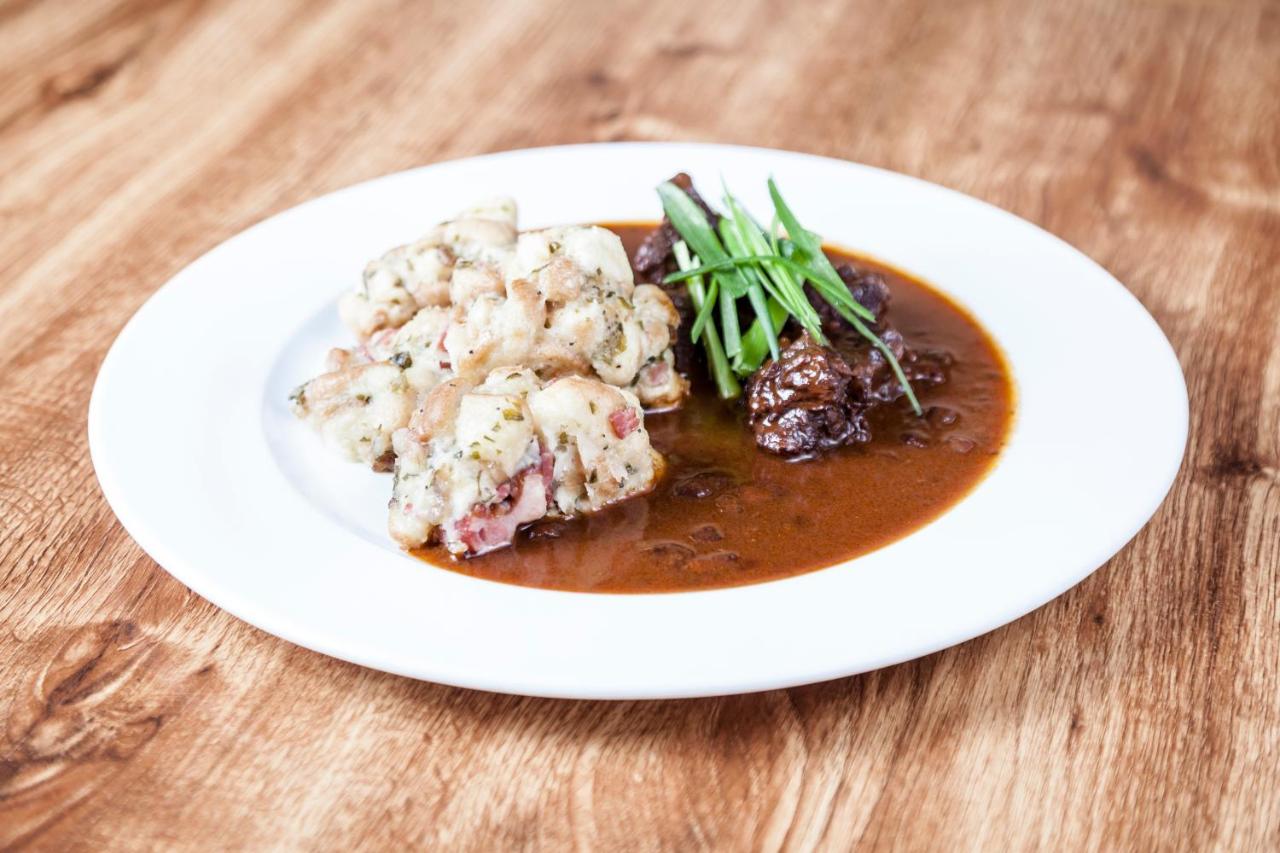 Penzion Marjána - B&B Mníšek pod Brdy