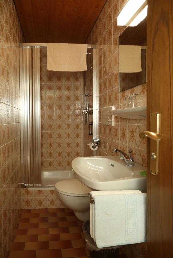 Doppelzimmer mit Balkon und Bergblick