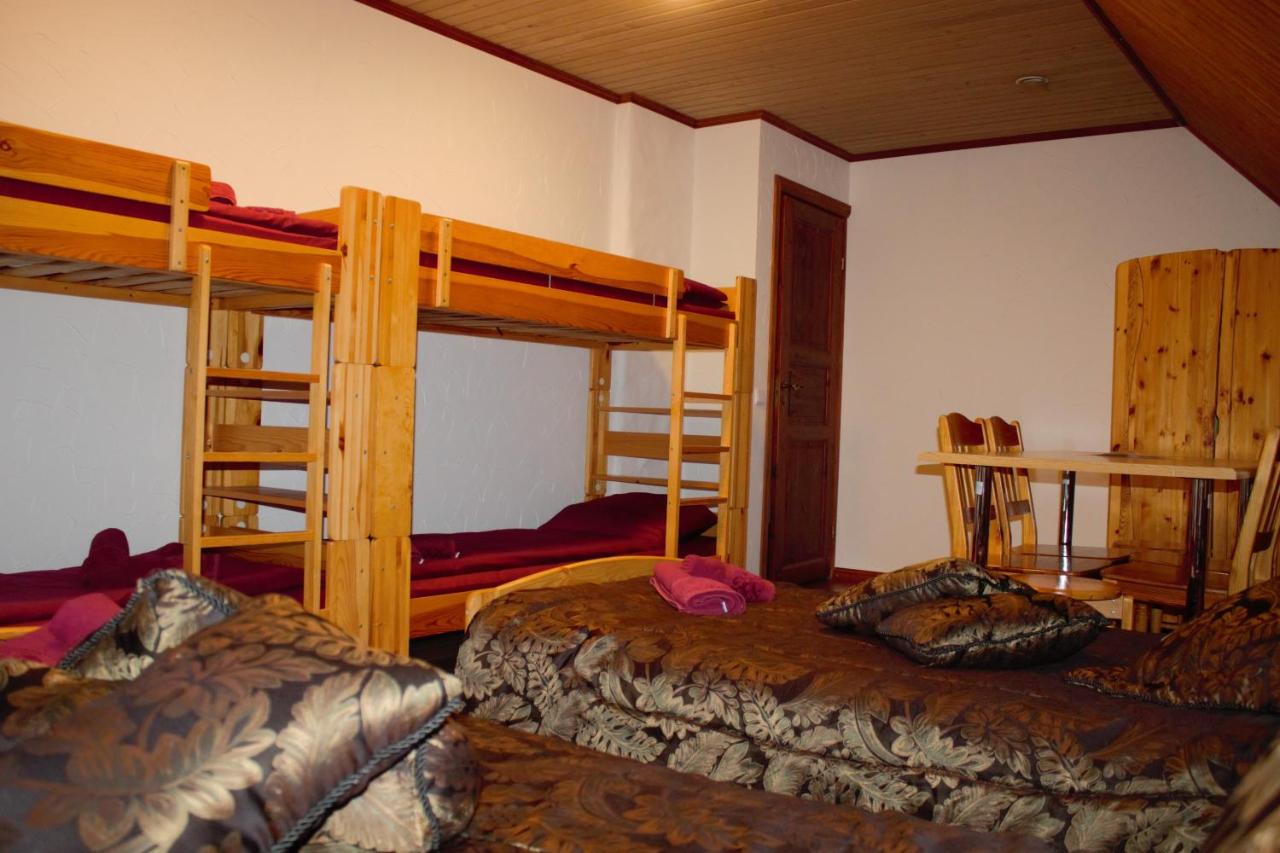 Family Room (6 Adults) with Shared Bathroom