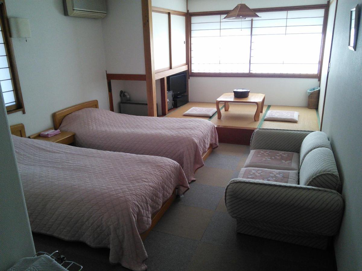 Zweibettzimmer mit eigenem Bad