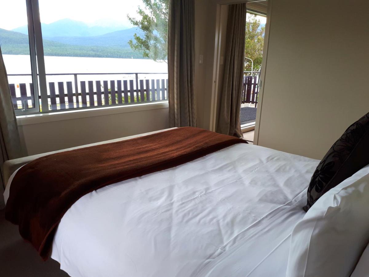 King/Twin Lake View (One Bedroom unit)