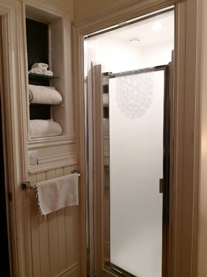 Queen Room with Private Bathroom