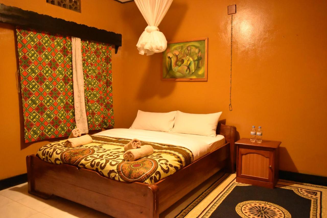 Queen Room with Private Bathroom