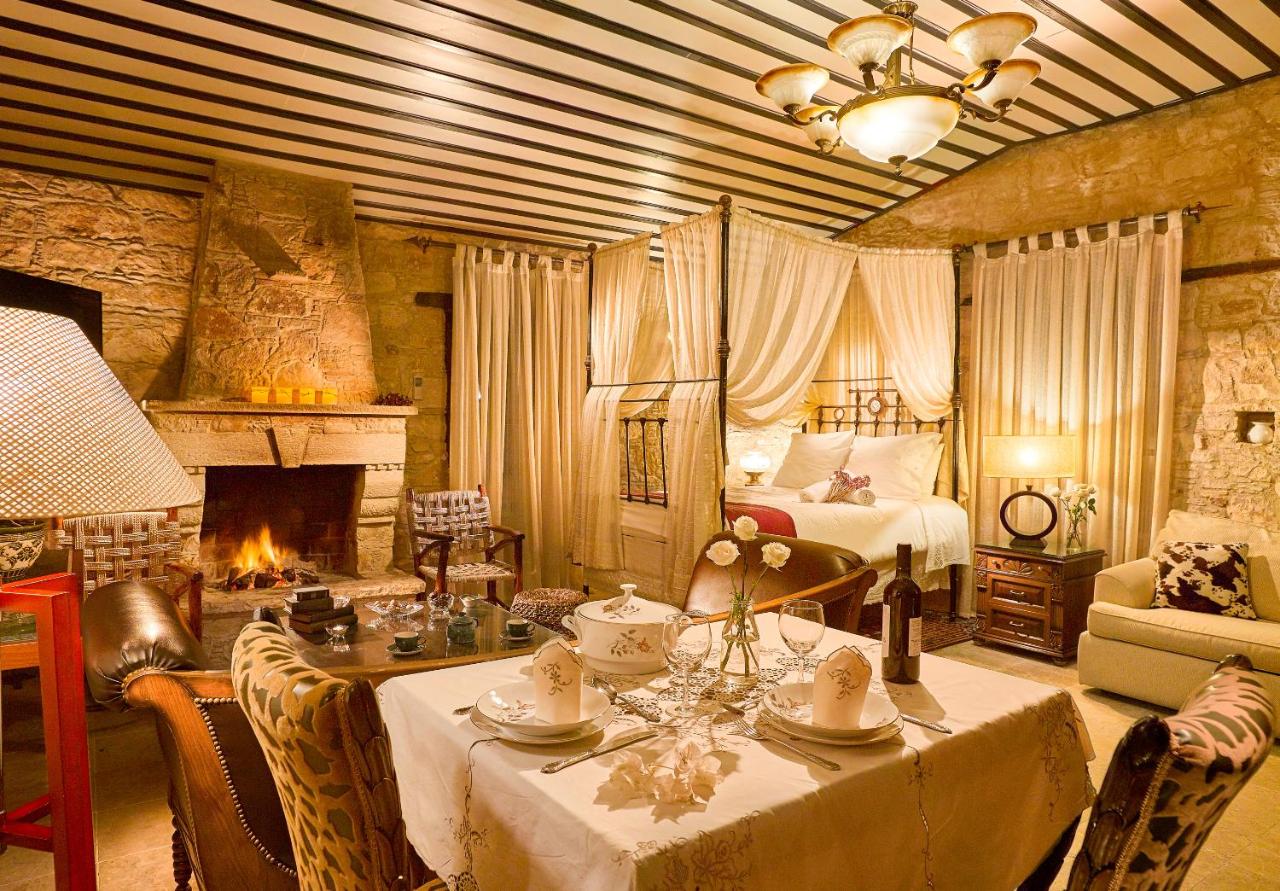  Luxury Suite with Fireplace, Spa Bath & Balcony (Anogio)
