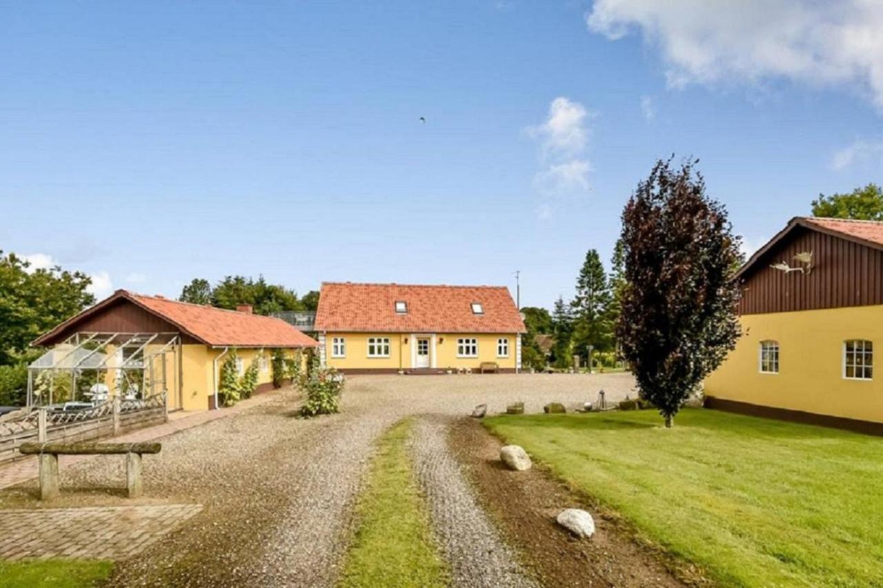 Smidstrupvej 3 - The Lodge - B&B